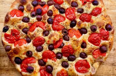 La focaccia pugliese doc sbarca a Palermo: ed è subito successo