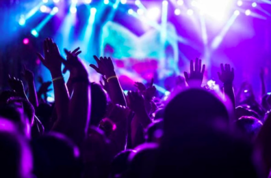 Maxi-rissa all'uscita della discoteca a Gallipoli: 20 persone coinvolte, feriti in ospedale