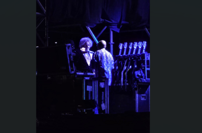 Ostuni, paura al concerto dei Toto: il tastierista si sente male sul palco, show sospeso