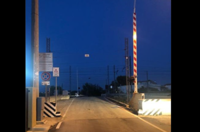 L’ambulanza resta dietro le sbarre chiuse del passaggio a livello: il sindaco di Corato va in Regione