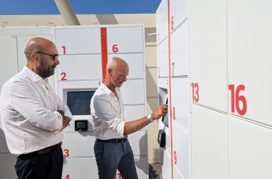 Bari, completata l’installazione delle cassette portavalori gratuite sulla spiaggia di Pane e Pomodoro