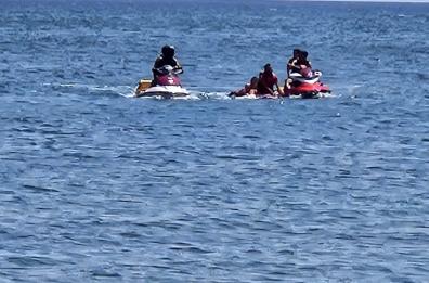 «Aiuto, anneghiamo»: c'è l'esercitazione ma l'sos è reale. Salvati 2 turisti a Ugento