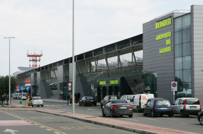 Aeroporto di Brindisi, i parlamentari Fi: «Continuità territoriale per abbassare il costo dei biglietti»