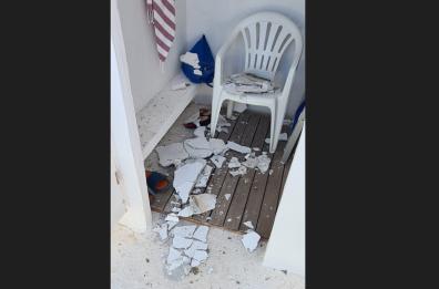 Bari, crolla il soffitto della cabina: anziano bagnante ferito, in ospedale con una frattura