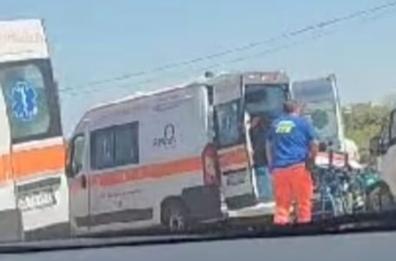 Castelluccio, scontro tra auto e furgone: morta una donna, due feriti gravi