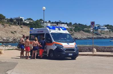 Turista emiliano non riesce a tornare a riva mentre nuota nel mare del basso Salento: soccorso