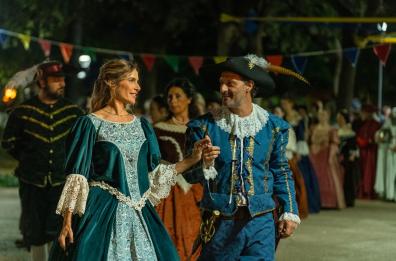Conversano, Fabio Troiano ed Eleonora Pedron sfilano per Le Notti della Contea