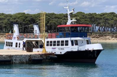 Taranto,  tromba d'aria devasta il lido dell'isola di San Pietro: sospeso il servizio di collegamento 