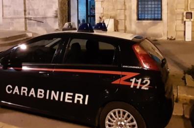 Cavallino, due episodi di violenza a poche ore di distanza: tredici spari contro una casa e auto in fiamme