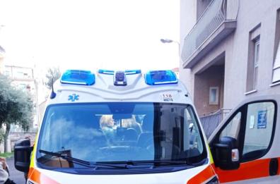 Bisceglie, travolto dalla manovra in retromarcia di un mezzo di raccolta rifiuti: muore 77enne