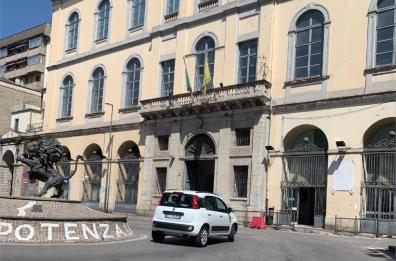 Potenza, le scale mobili a quota 30 anni per le norme di sicurezza sono a fine vita