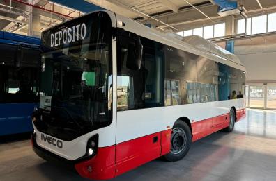 Bari, in arrivo i primi 23 autobus elettrici finanziati con i fondi PNRR