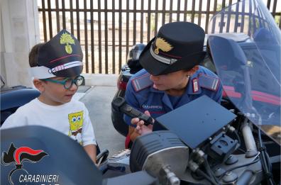 Giorgio, carabiniere in erba: il regalo di compleanno dal Comando della Bat
