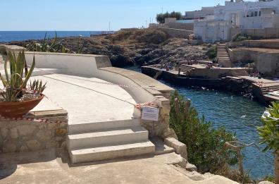 Polignano, terrazze e scalette abusive su Cala Paura: sequestrata un'area di circa 200 metri quadrati 
