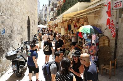 Nelle contrade pugliesi risuonò il grido: «Mamma, il turista»