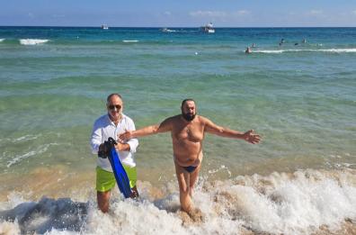 Monopoli, a 86 anni il barone Colucci nuoterà per i bambini vittime di fame e guerre
