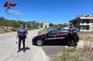 Rionero in Vulture, spara colpi di pistola contro la porta del vicino: arrestato e arma sequestrata