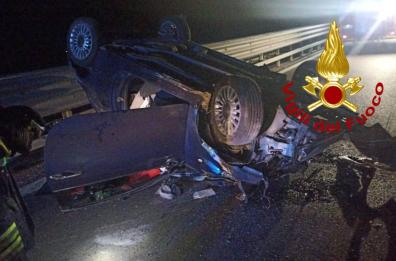 Salento,  incidente sulla Statale 16: tre auto coinvolte, vigilante in codice rosso