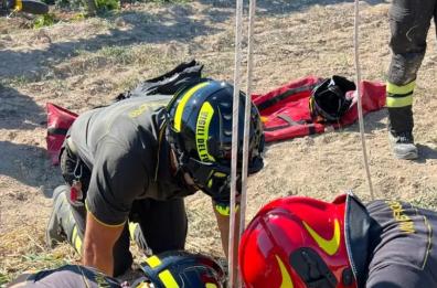 Barletta, un labrador finisce in un pozzo: salvo grazie all'intervento dei vigili del fuoco
