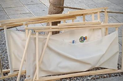 Potenza, le sdraio in piazza rotte e rubate dopo soli due giorni dall'installazione