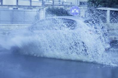 Nubifragio a Bari e in provincia: sottopassi allagati a Terlizzi. Stop ai bagni a Pane e Pomodoro