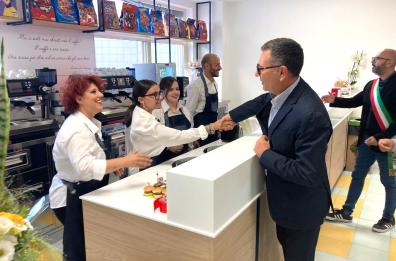 Matera, riaperto dopo due anni il bar dell’ospedale