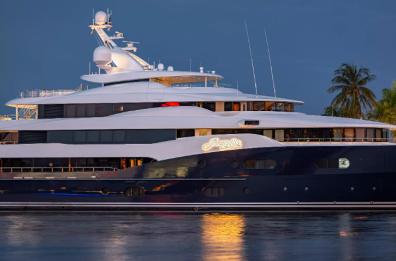 Bari, al largo del porto troneggia lo yacht Amaryllis: del russo Borodin, vale 120 milioni di dollari