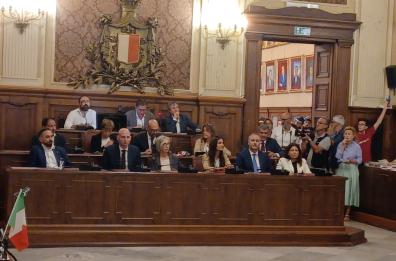 Bari, primi guai per Leccese. I due grillini fuori dalla maggioranza:  «Non riconosciamo l’assessore Diomede»
