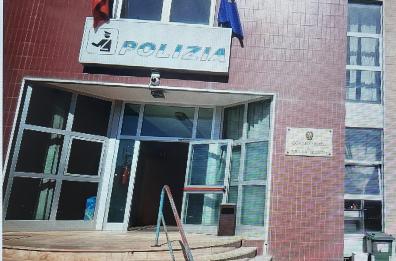 Rifiutano per tre volte la denuncia di una donna contro l'ex marito: «Torni domani». Indagati due poliziotti di Corato