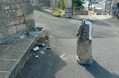 Martina Franca, furto finisce male: tentano di portar via la statua, ma cade e si distrugge