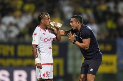 Novakovich illude il Bari, a Modena sconfitta per 2-1. E i biancorossi restano a zero punti