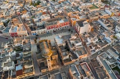 Accompagna la moglie in una cava nel Brindisino e la spinge a suicidarsi, lei desiste: arrestato dopo un mese