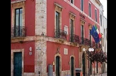 Turi,  quest'anno no ai fuochi di Sant’Oronzo nel centro storico: ed è polemica social contro il sindaco