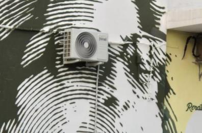 Murale dedicato a Renata Fonte ad Ugento, rimosso il condizionatore che lo deturpava 