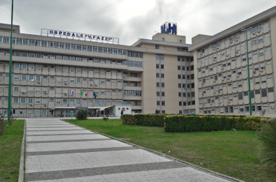 Lecce, 56enne muore al «Fazzi». L'accusa dei parenti: «È colpa della Legionella»