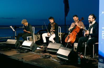 «My Nirvana», a Torre San Giovanni lo speciale concerto al tramonto per il progetto firmato da Redi Hasa