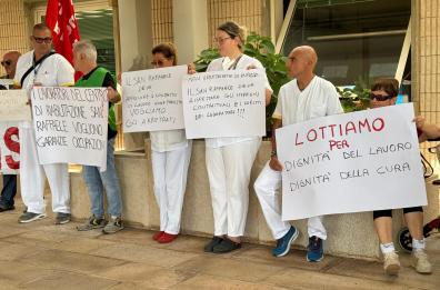 San Raffaele, protesta dei sindacati: certezze sul futuro. La Fondazione: Emiliano ci convochi