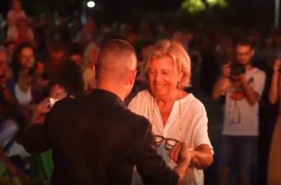 Lecce, il sindaco Poli Bortone balla la pizzica sul lungomare per festeggiare Sant'Oronzo