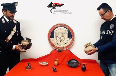 Taranto, carabinieri sequestrano nove reperti archeologici illecitamente custoditi in una casa
