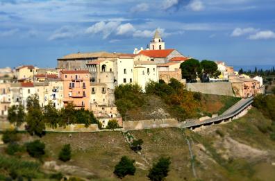 Lavello, si dimettono i consiglieri: il Prefetto di Potenza sospende il consiglio comunale