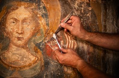 Bari, la Madonna del Segno nella chiesa di San Martino ritorna al suo splendore: gli scatti del restauro