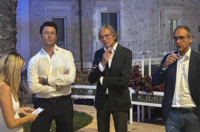 A Ceglie Messapica spunta Giambruno. L’ex della Meloni è rimasto in Puglia e stasera torna sul palco della Piazza