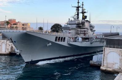 Taranto, per la «Garibaldi» museo galleggiante arriva la levata di scudi delle imprese