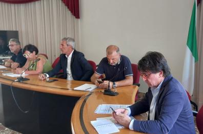 Rifiuti, sul web la «caccia» di Avr agli operai: «Nessuno ha risposto al nostro annuncio»