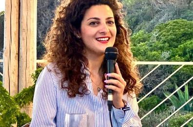 Insulti sessisti dal palco contro ex assessora a Castrignano Del Capo, scoppia la polemica