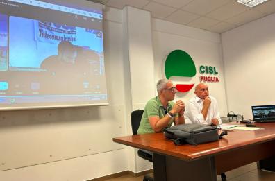 «Doniamo il sangue contro chi ce lo vuole togliere», a Bari simbolica protesta dei lavoratori dei call center