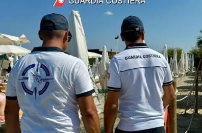 Sant'Isidoro, ambulanti in spiaggia nel mirino dei controlli: 26mila euro di multe in un giorno