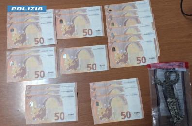 Nel centro di Lecce con un coltello e mille euro di banconote false in tasca: arrestato 36enne di Casarano
