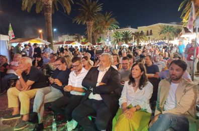 «Il campo largo con noi c’è ed è quello anti-Autonomia»: il patto tra Emiliano e la 5S Todde contro il regionalismo