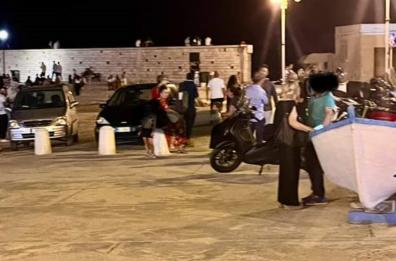 Torre a mare e le battaglie del sindaco della notte: «Basta incivili che parcheggiano dove capita»
